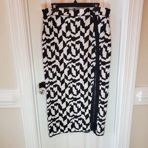 Black and White Geometric Pattern Skirt